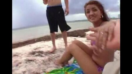 Пляжное знакомство закончилось бурным курортным романом