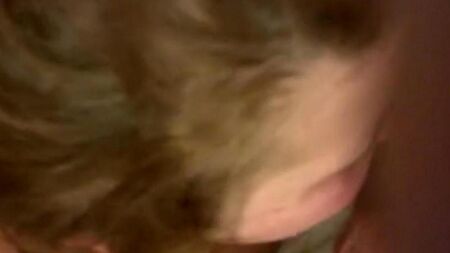 Всовывал свой член ей в рот по самые яйца