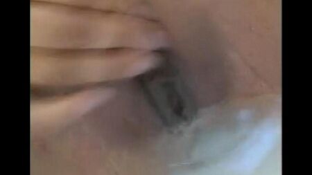 Семейная пара развратничает в ванной