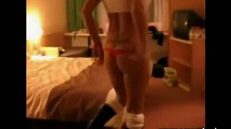 Дикая брюнетка получает качественный трах