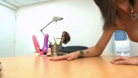 Босс раком ебет секретаршу в офисе