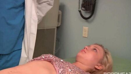 Пациентка отблагодарила врача минетом