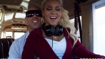 Занялись сексом в автобусе