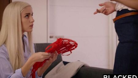 Две соблазнительницы удовлетворяют негра