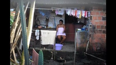 Негритянка не знает о скрытой камере