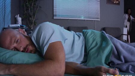 Докторша трахнула своего пациента