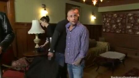 Отдалась сразу троим мужикам