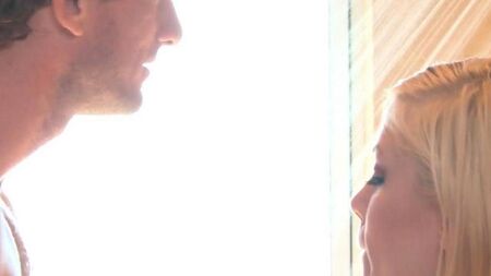 Домашний секс в душе от молодой пары