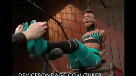 Пиздец что натворили с девушкой: изнасиловали, избили, связали