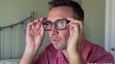 Сорвал красное нижнее белье с девушки и трахнул