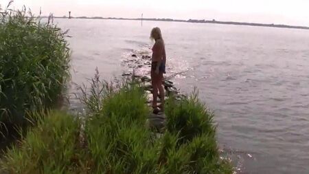 Спалил незнакомку за мастурбацией и трахнул