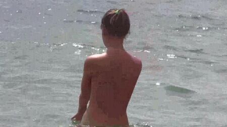 Голые нудисты на пляже