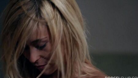 Хрупкую блондинку трахает толпа уголовников