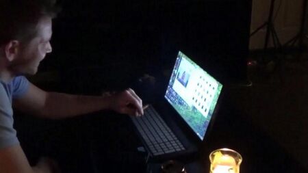 Возбужденная жена набросилась на мужа после просмотра порно