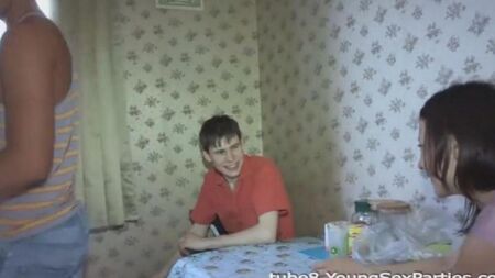 Порнуха по-домашнему: обмен подругами для секса