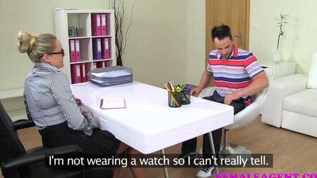 Соблазнила парня на собеседовании