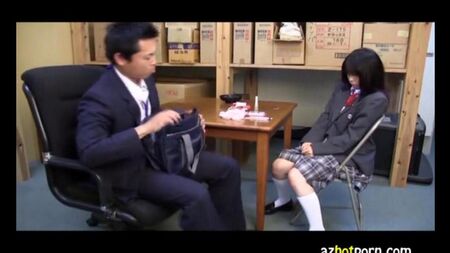 Взрослый учитель почти изнасиловал ученицу