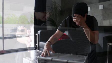 Полицейская Жаклин Тейлор трахается с вором