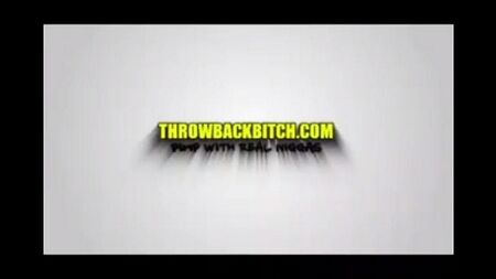 Толстая негритянка крутит жопой на камеру