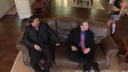 Ебут волосатую блондинку в два ствола