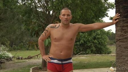 Красивый секс втроем на природе