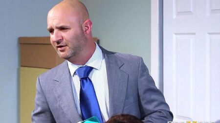 Сотрудники занялись сексом в офисе