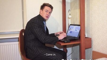 Соседка по комнате предложила секс за деньги