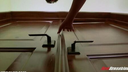 Трахает дочь