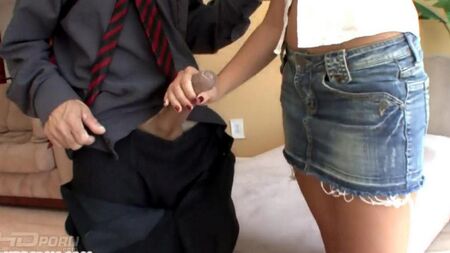 Отлизал дочурке и трахнул ее