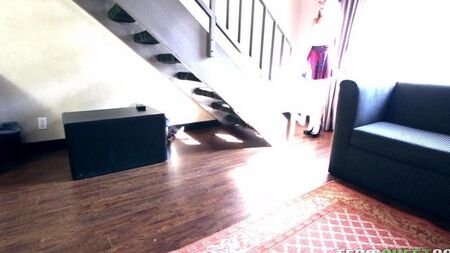 Чувачок засаживает телке с большой жопой