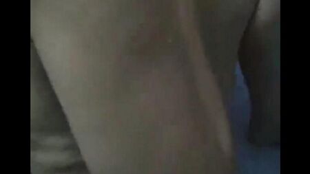 Зять подглядывает за купающейся голой тещей