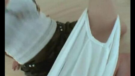 Японка трахнула парня страпоном в жопу