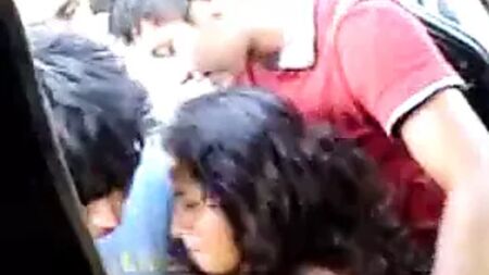 Jovencitos singando en el carro