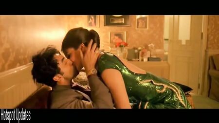 anushka sharma kisses