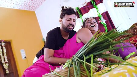 Desi Bade Bade Kadu Jaisi Dudh Sabjiwali Bhabhiji Ko dekh Ghar ka Malik Khud Ko Chodne se Rok Nahi Saka ( Hindi Audio )