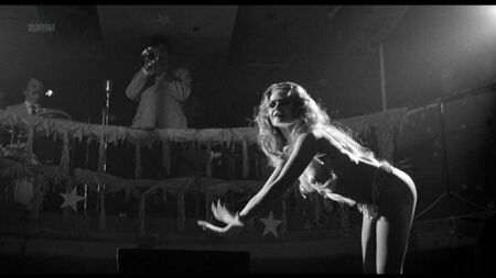 Valerie Perrine, Kathryn Witt Nude - Lenny (US 1974)