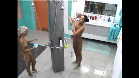 Big Brother 4 Poland - Paulina W, Kasia S Nude - shower (2007)