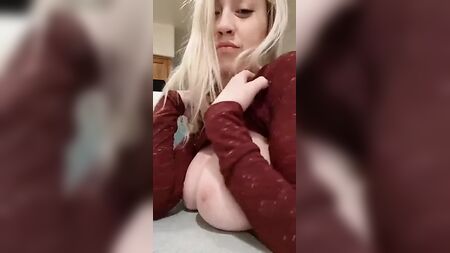 Kaley Cuoco - Boobs Flash