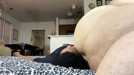 ssbbw nude facesitting