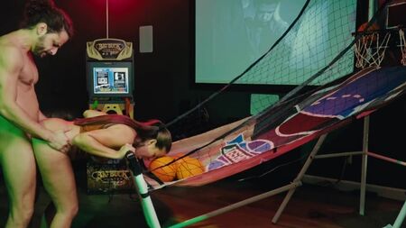 Будь мужиком, еби так, чтобы искры из пизды сыпались!