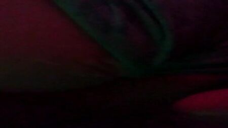 Gozando no rabo da esposa do corno dormindo