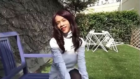 Jeune femme aux gros seins