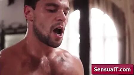 Beautiful Daisy Taylor cums on her back