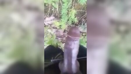 PNG Engan man pissing