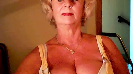 Stacked, chatty and teasing GILF