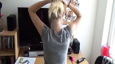 Girlfriend gets a spanking