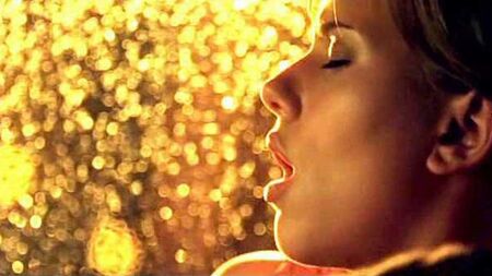 Scarlett Johansson Fingered in a Car On ScandalPlanet.Com