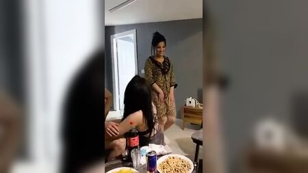 hatun zorla siktirecek kendini