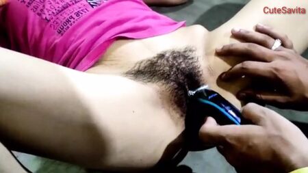 Chudai se pahale chut k baal trimmer se triming