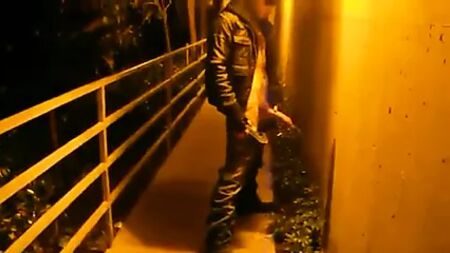 Guy with huge cock peeing